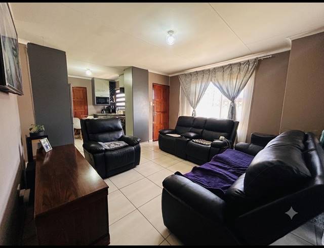 3 BEDROOM HOUSE FOR SALE IN VANDERBIJLPARK CE 4